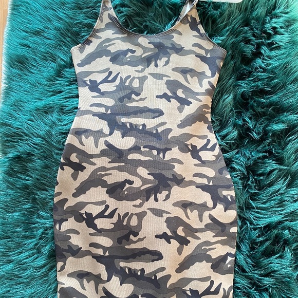 “Cameo” dress - Picture 1 of 5